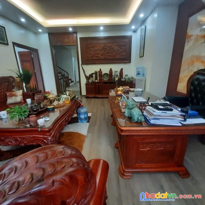 Bán nhà nguyễn sơn, long biên 108 m2 * 4 tầng * 9 tỷ 8 đường to, ô tô tránh, vào nhà