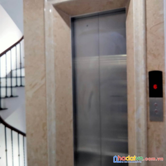 Bán nhà đẹp ngõ nông thang máy 50 m 6 tầng nội thất đẹp trần khát chân chỉ nhỉnh 7 tỷ .