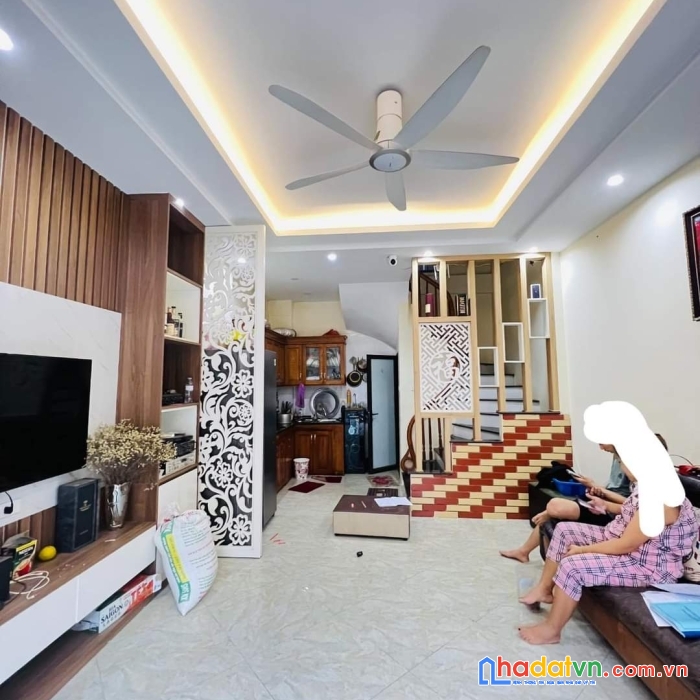Bán nhà ở và kinh doanh thanh lân, hoàng mai ô tô đỗ cửa, 5 tầng ở ngay, nhỉnh 3 tỷ