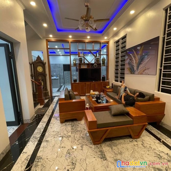 Bán nhà thái hà, kinh doanh, ô tô vào nhà, tiện ích ngập tràn, thang máy. lh trang.