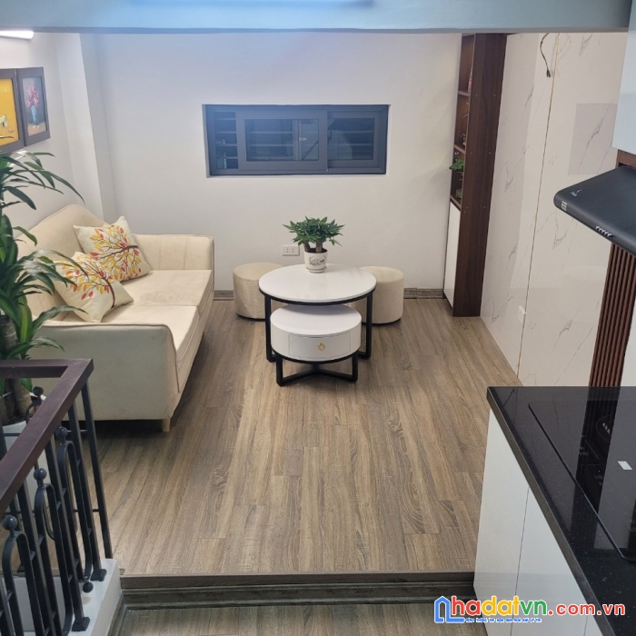Nhỉnh 2 tỷ nhà hộ khẩu đống đa,ô chợ dừa 26m, 5 tầng ,lô góc 2 mặt thoáng , full đồ về ở luôn
