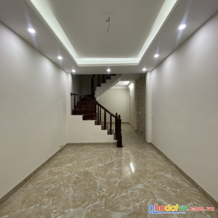 Bán nhà gốc đề, 40m2 x 4 tầng, gần ô tô, ngõ ba gác, chỉ hơn 4 tỷ