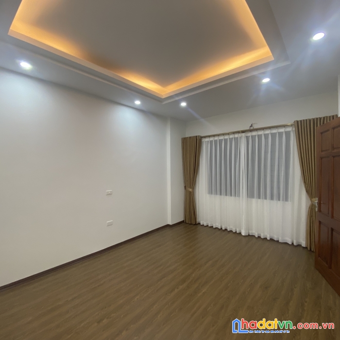 Bán nhà chợ diêm gỗ 33m2 5 tầng giá ngoài 3 tỷ