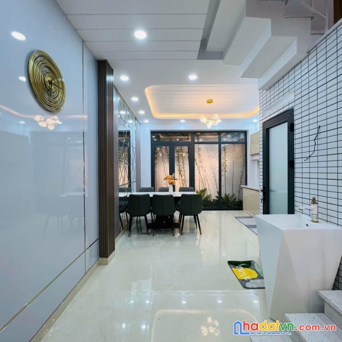 Hẻm xe hơi, cách mạng tháng tám, 4 x 13m, 3 lầu, 8.9 tỷ, quận 3