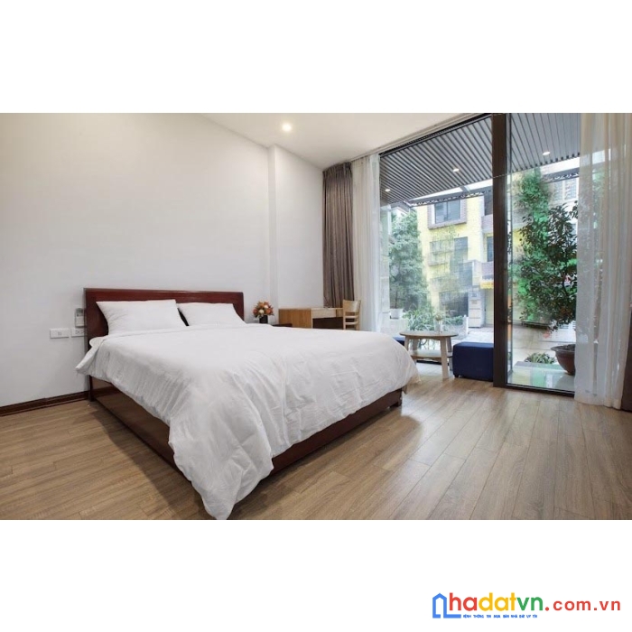 Hoàng quốc việt, dt 113m2 x 4 tầng, kinh doanh, ô tô, 23 tỷ
