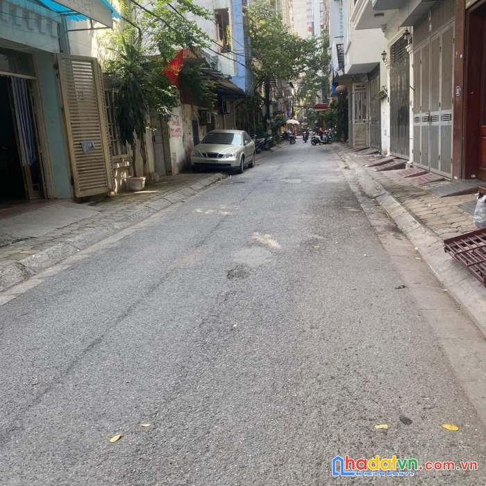 Bán nhà trích sài-tây hồ 40m2- mt 4.2m-giá nhỉnh 6 tỷ-ngõ thông-ô tô qua nhà-cực hiếm
