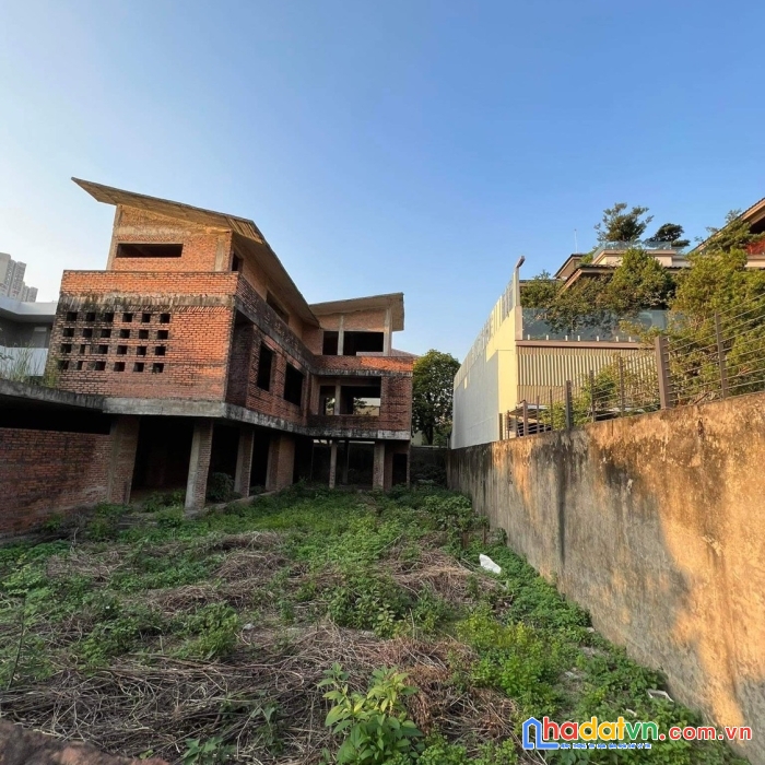 Bán biệt thự sân vườn 700m2 văn phú, hà đông, đường đôi, giá thương lượng.