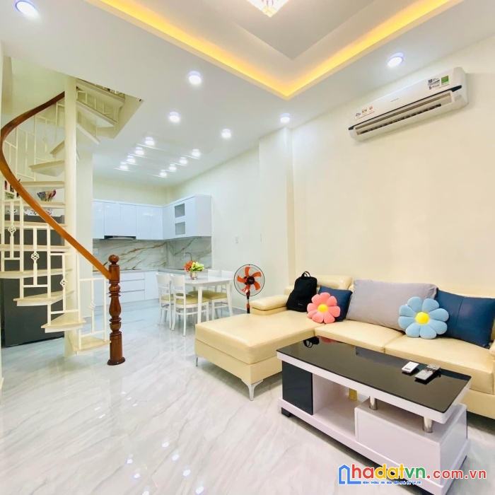 Siêu phẩm chỉ có : một không hai .
lê lai bến thành quận 1 - 3 tầng btct 33m2 
giá cực kì rẽ