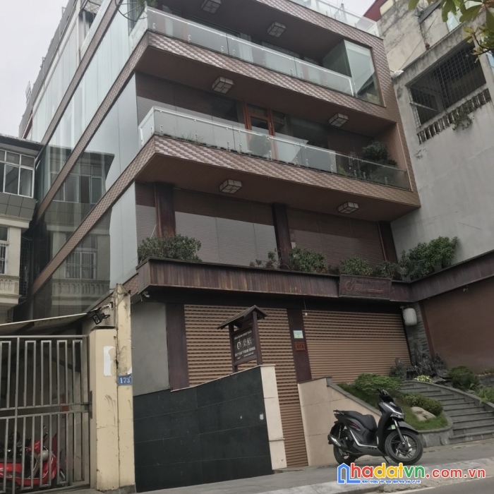 Bán mặt phố từ hoa - hàng độc - duy nhất - 7 tầng thang máy - lô góc - view công viên sầm uất.