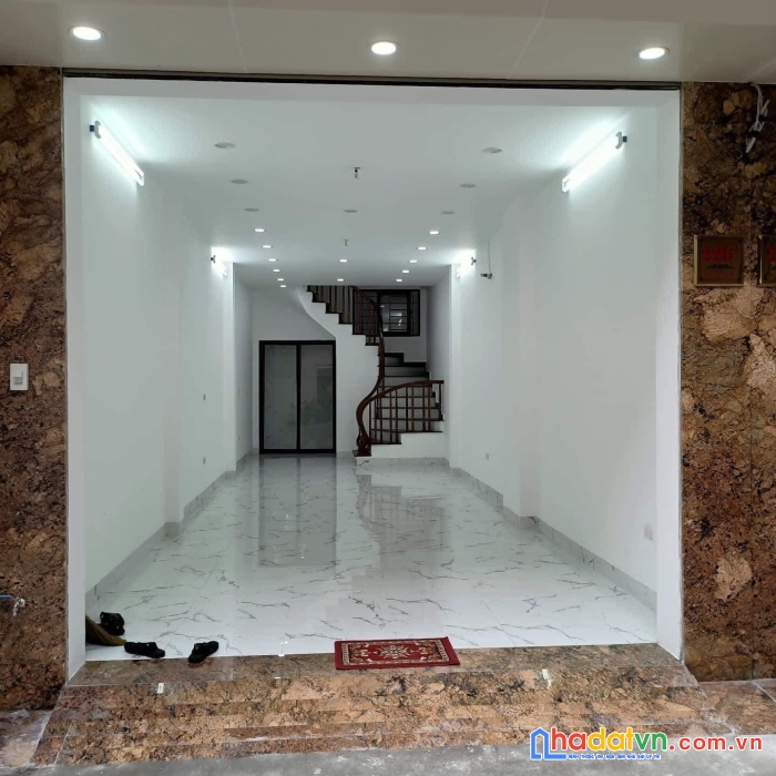 Tôi chủ nhà cần bán gấp nhà ngõ quỳnh hai bà trừng dt52, 5 t, mt 3.7m, 8.5 tỷ ( có thương lư