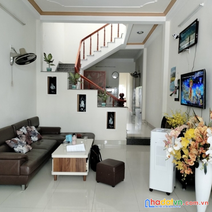 Siêu hiếm nhà lý tự trọng, ô tô thông, nở hậu, 75m2 x 2t, có pn tầng 1, giá chỉ 3.45 tỷ tlcc