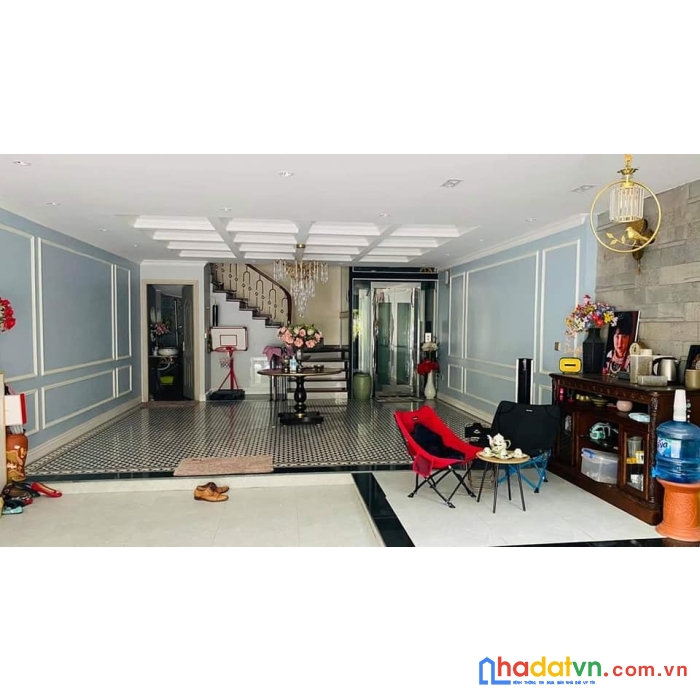 Mặt phố nguyễn chí thanh, căn góc, 5 tầng, dt 72.3m2, mt 7.5m.