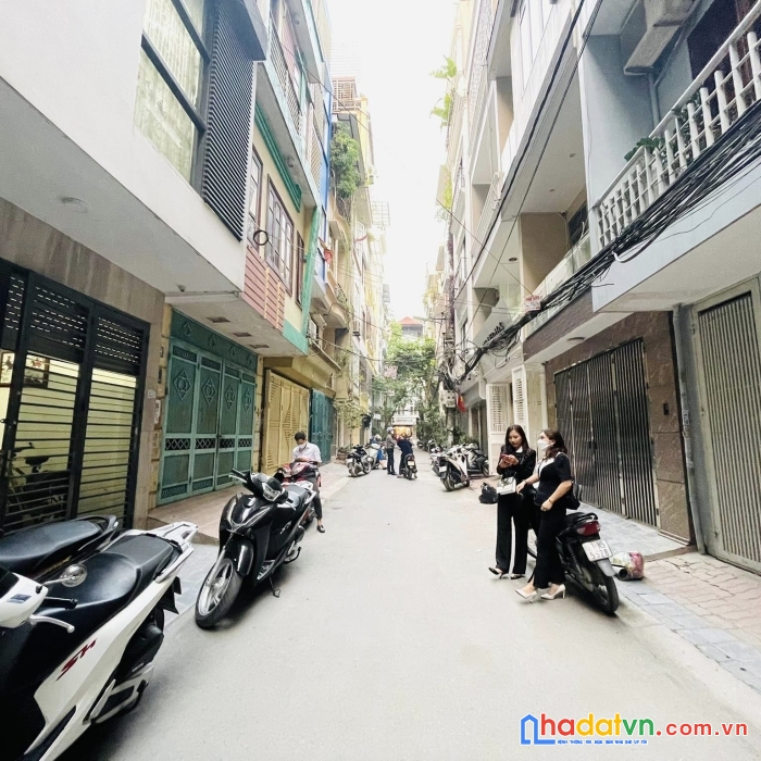 Víp trần quang diệu đống đa, mặt ngõ to như mặt phố, vỉa hè oto tránh, kd văn phòng. 42m x 5 tầng.