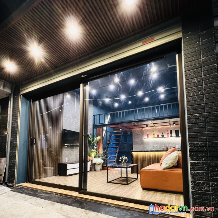 Bán nhà ngõ 246 đà nẵng ngõ chợ thông thiên các ngả kinh doanh tốt.