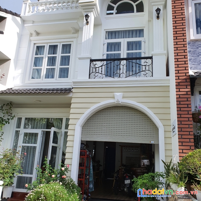 Cần bán gấp căn biệt thự phường 5. trung tâm đà lạt. 2 mặt tiền xe tải lớn tránh nhau. 260m2 