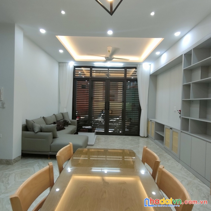 Bán nhà phố nguyễn du 45m, 5t,  ô chờ thang máy, đẹp cực ô tô, kd, 11.3 tỷ.lh: 0366051369