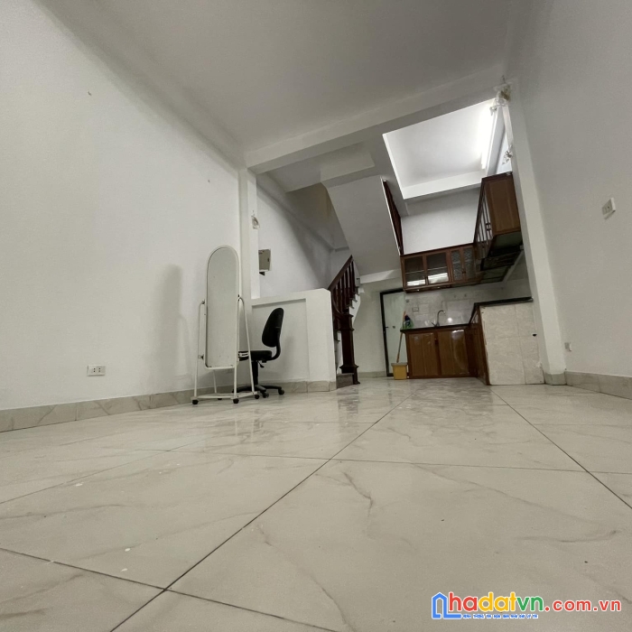 Bán nhà ngọc thuỵ long biên -   ô tô đỗ cổng - 3 bước ra phố - 10 phút sang phố cổ - không gian 