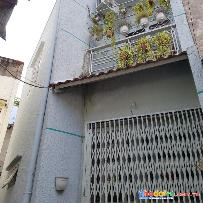 Nhà 3 tầng mới tinh sổ nở hậu ngang 5,1m, sát trường thcs