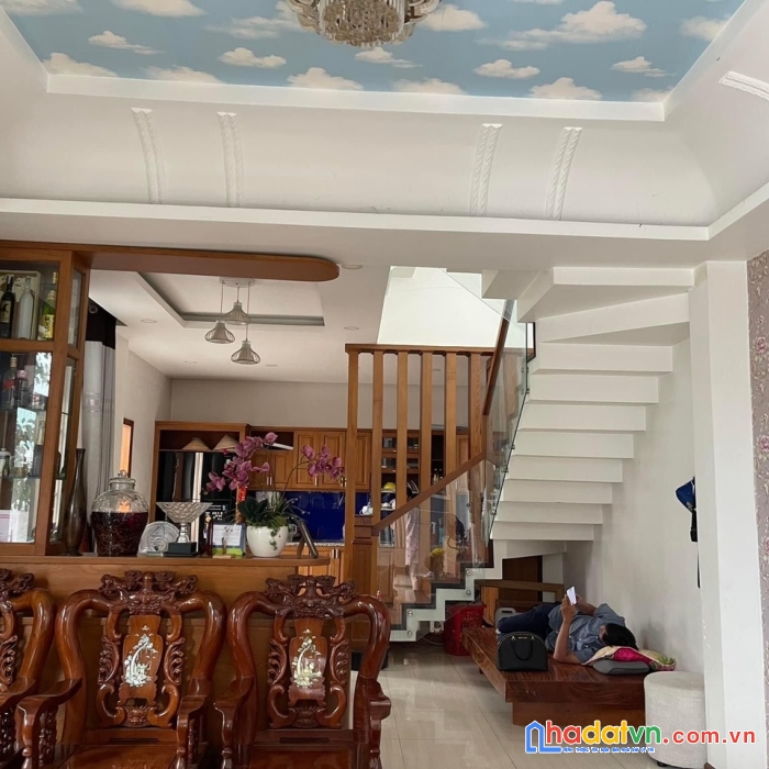 Biệt thự mini, ngang 6,5m, dài 16.5m, nhỉnh 6ty

ô tô ngủ trong nhà hà huy giáp/, quận 12