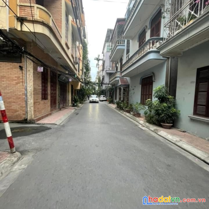 Bán nhà quận tây hồ khu phân lô xuân la 55m ô tô tránh nhau, ở yên tĩnh, an sinh tốt.