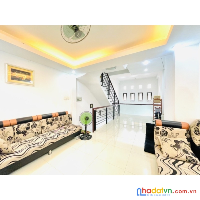 Bán nhà kế hxh trương đăng quế giáp phú nhuận, 43m2, 5 tầng mới ở ngay, 5 tỷ 6