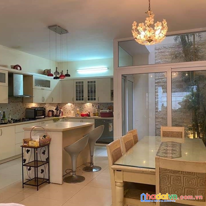 Thang máy, ô tô đỗ cửa - đường bưởi 77 m x 6tầng, mt 8m,  giá 17.4 tỷ.