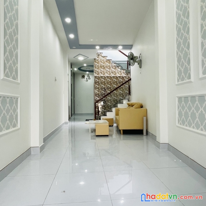 Giảm 500 triệu, cần bán gấp nhà nơ trang long, hxh, 100m2, 7.2 tỷ