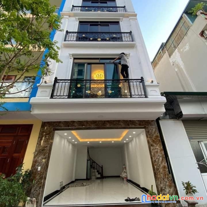 Bán nhà 5 tầng phố trung kính, gara ô tô kinh doanh 50m2, 30m ra phố.