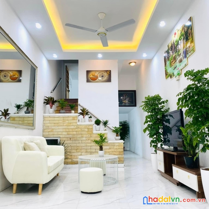 Cầu giấy, dân xây 5 tầng, gần phố trần quốc vượng, dt 30m, mt 3.84m, giá 3.95 tỷ