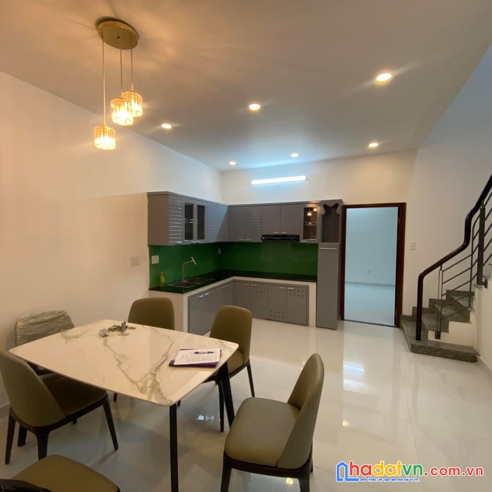 Bán nhà gần mt phan văn trị bình thạnh, dt 94m2, ngang gần 6m, nở hậu, 8 tỷ2