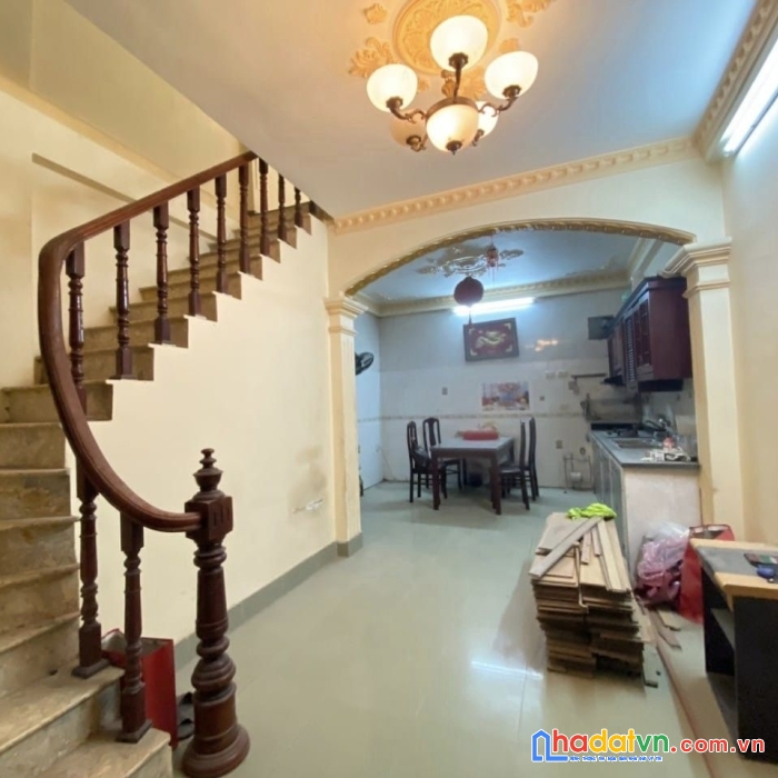 Duy nhất 1 căn phố tây sơn đống đa 3 tầng 2 ngủ đủ công năng sổ đỏ cc nhỉnh 2 tỷ 0975124520