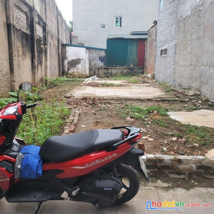 Cần bán mảnh đất vàng đỗ đức dục 50m2, mt 4m, gía 4 tỷ, kinh doanh, ô tô qua, sổ nở hậu.