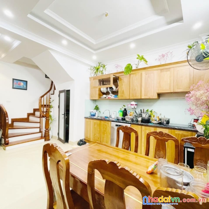 Bán nhà phố trương định: 40m2, 5 tầng, mt 5m. ngõ to, gần ô tô. 4 tỷ