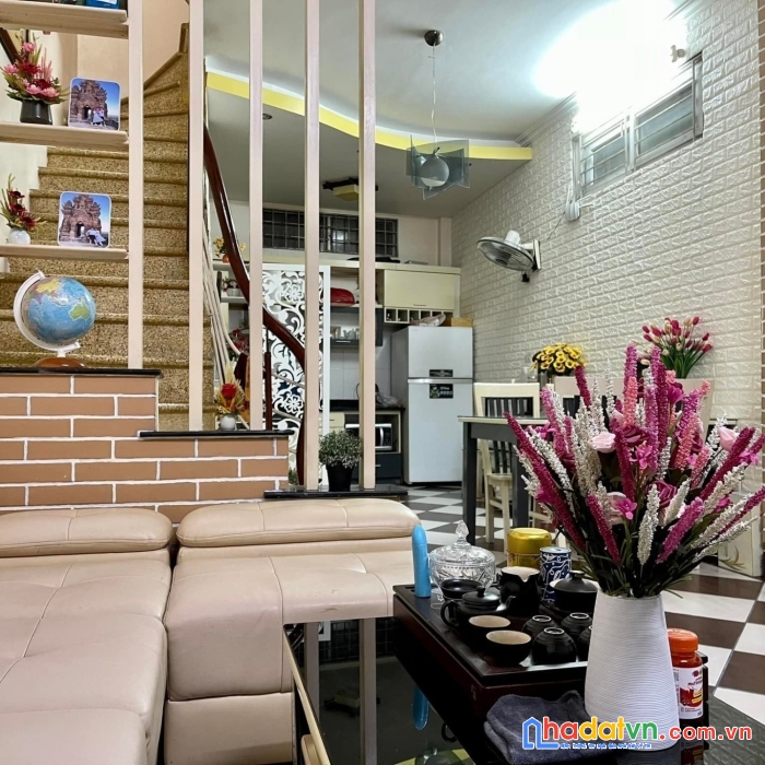 Bán nhà ngọc lâm 37m2 dân xây 3 tầng chắc chắn chỉ 3.8 tỷ, 0868246333