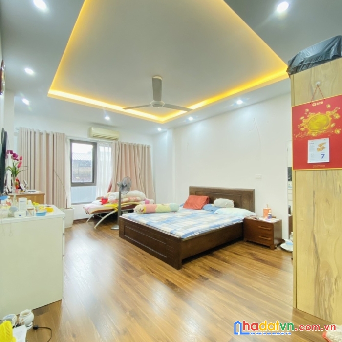 Bán nhà hào nam, ngõ to, gần phố, nhà đẹp ở luôn 7.6 tỷ. lh trang.