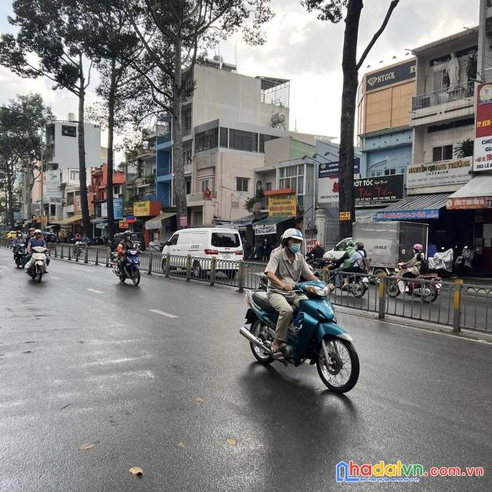 Bán nhanh nhà phố chợ hoa, quận 10, 7 tầng, hẻm 8m, 52m2 giá 15 tỷ.
