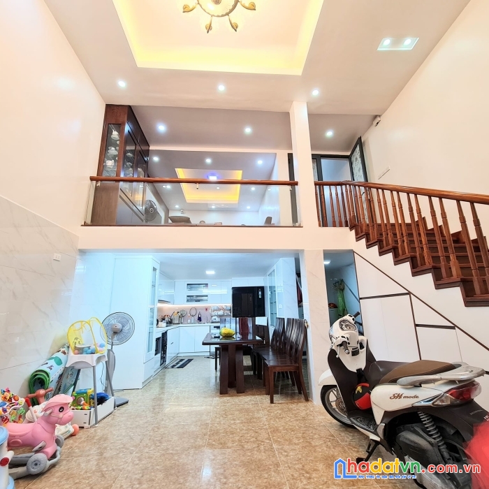 Nhà đẹp quan nhân, rất gần ô tô, ba gác quay đầu trước cửa