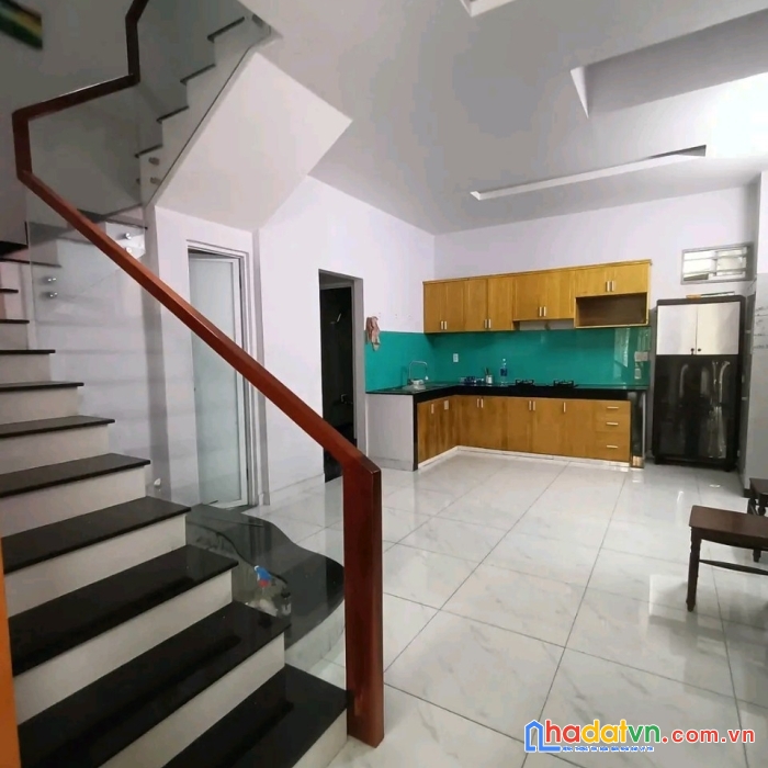 Bán nhà btct trệt 2 lầu 4pn , linh chiểu sau đh ngân hàng 5 x 13.5m shr