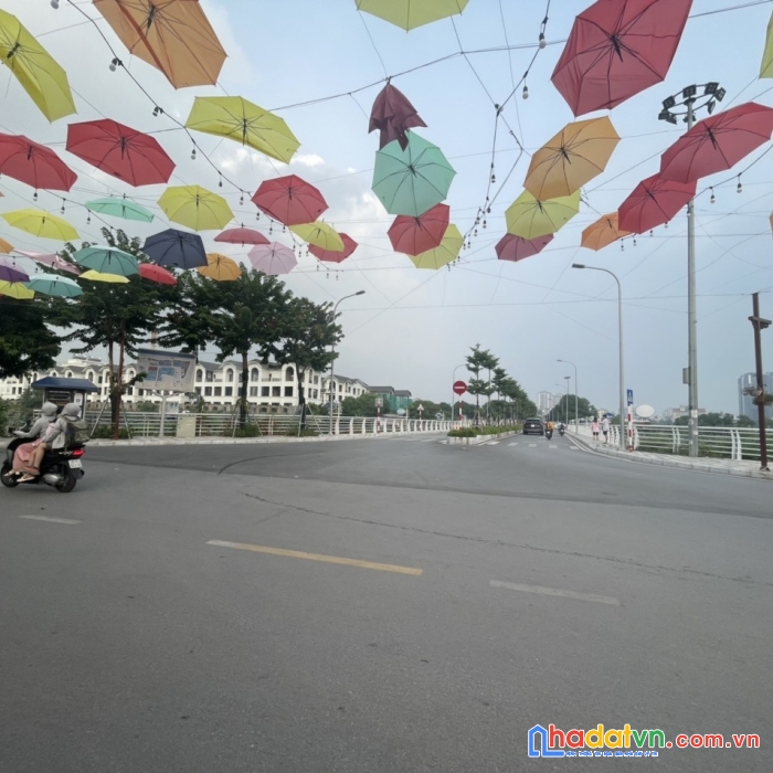 Bán nhà mặt phố trung tâm tây hồ mặt đường ngay phố đi bộ trịnh công sơn.