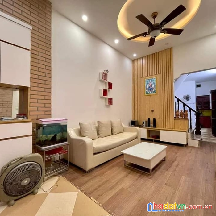 Lô góc - vừa miếng hợp lý - sẵn nhà ở ngay - hướng đông nam mát mẻ - cách oto đỗ 20m.