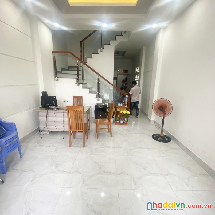 Đường 10m ô tô quay đầu - thới an q12, 3 tầng btct - không lộ giới - ko quy hoạch.