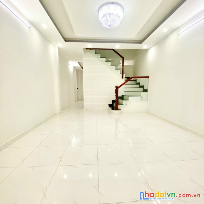 Bán căn nhà 6,3x11m 3pn,2wc gần đh tây đô, giá bán 2 tỷ 150tr xuất hiện tl