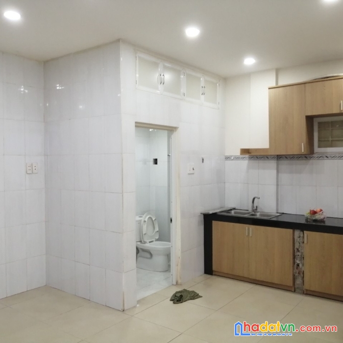 Cần tiền bán gấp nhà hẻm cmt8, p12, quận 10