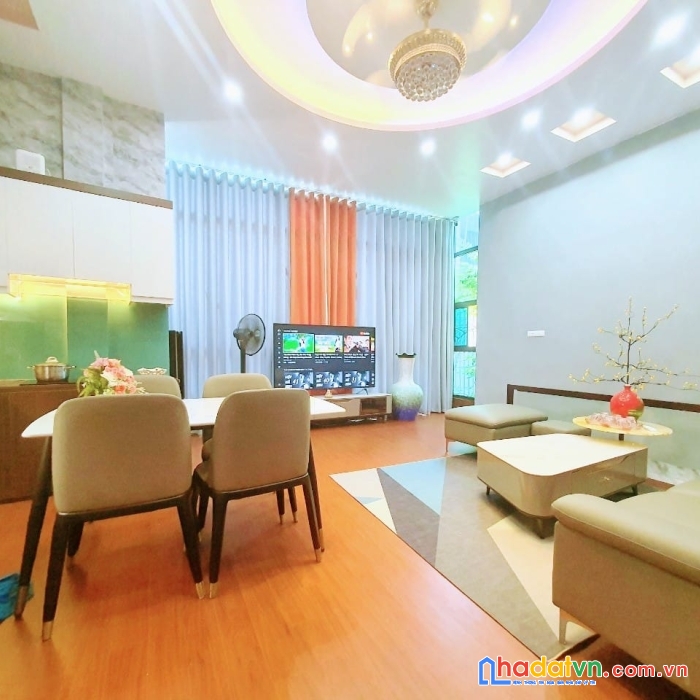 Bán nhà phố thái thịnh, quận đống đa, lô góc, 5 tầng, 2 mặt kinh doanh, giá 6,45 tỷ lh: