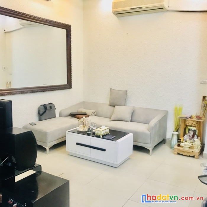 Gấp, bán nhà trương định, trung tâm hbt, giá 2 tỷ 9 , dt 27m2 x 4t, nhà đẹp ở luôn