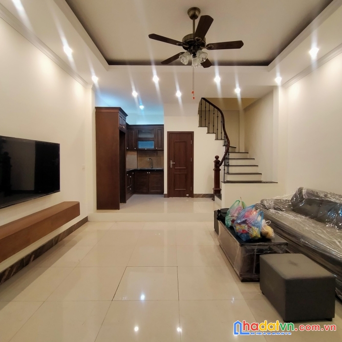Nhà đẹp đón tết,full nội thất, ô tô đỗ cửa.5 phút ra cầu vĩnh tuy.chỉ nhỉnh 3 tỉ.