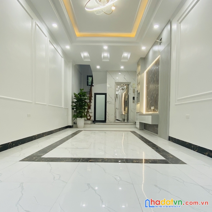 Cần tiền bán gấp nhà trung văn nam từ liêm dt:40m2 x 5t ô tô , thang máy giá chỉ 6,8