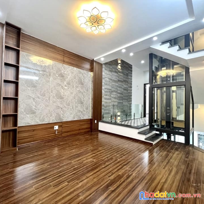 Bán nhà 5 tầng, mới xây, có cầu thang máy, gần ngay ngã tư, đình đông - lạch tray, lê chân, hải