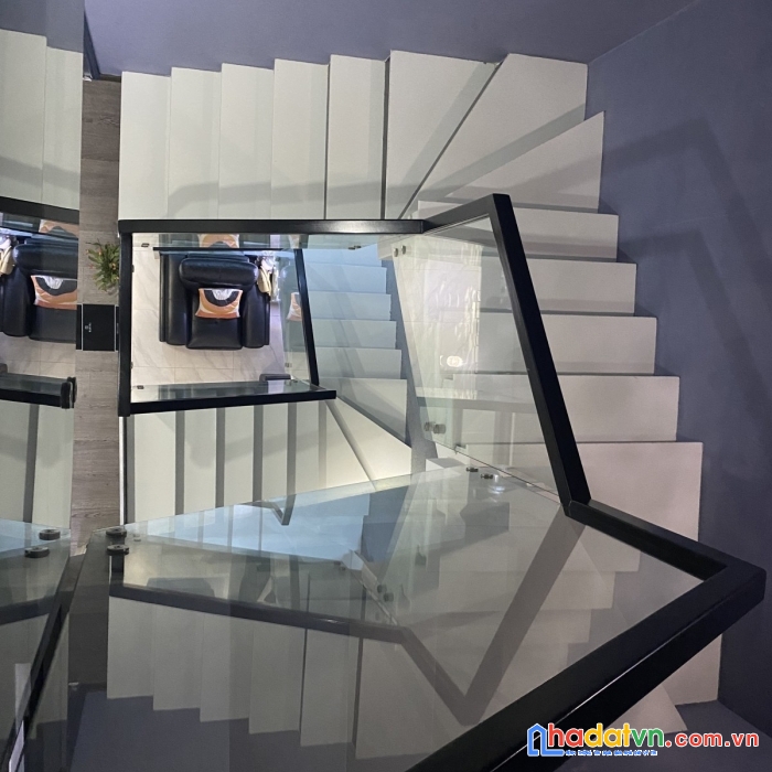 Bán nhà ngay gần chợ lê thanh nghị - tiểu la giá sập hầm