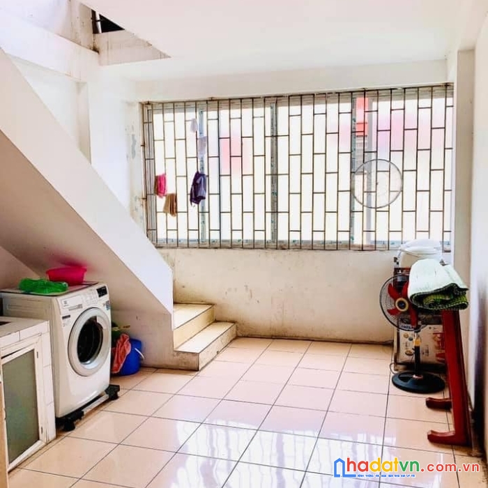 Bán ngay siêu phẩm siêu đẹp cực thoáng ngay trên con phố lạc long quân siêu sầm uất nhất quận cầu